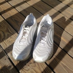 White Nike Air Max 720
